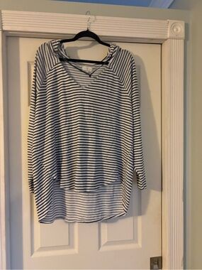 Lucky Brand White and Navy Striped Tee